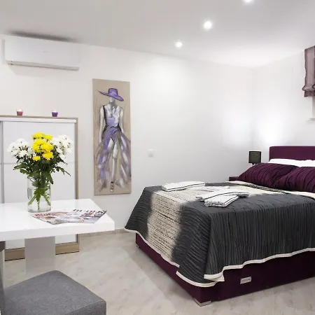 Malibu One Apartment