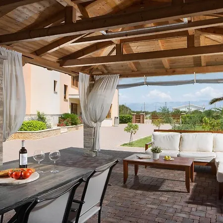 Malibu One Apartment