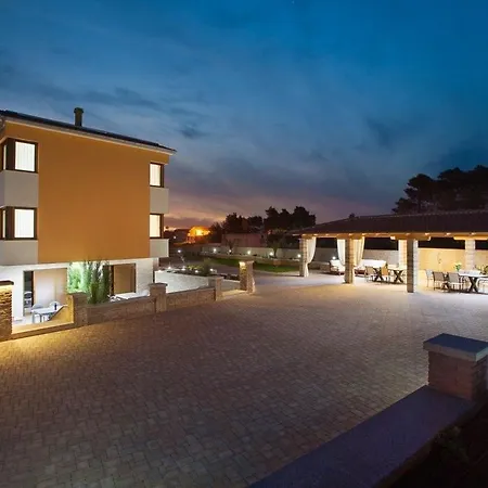 Malibu One Apartment *